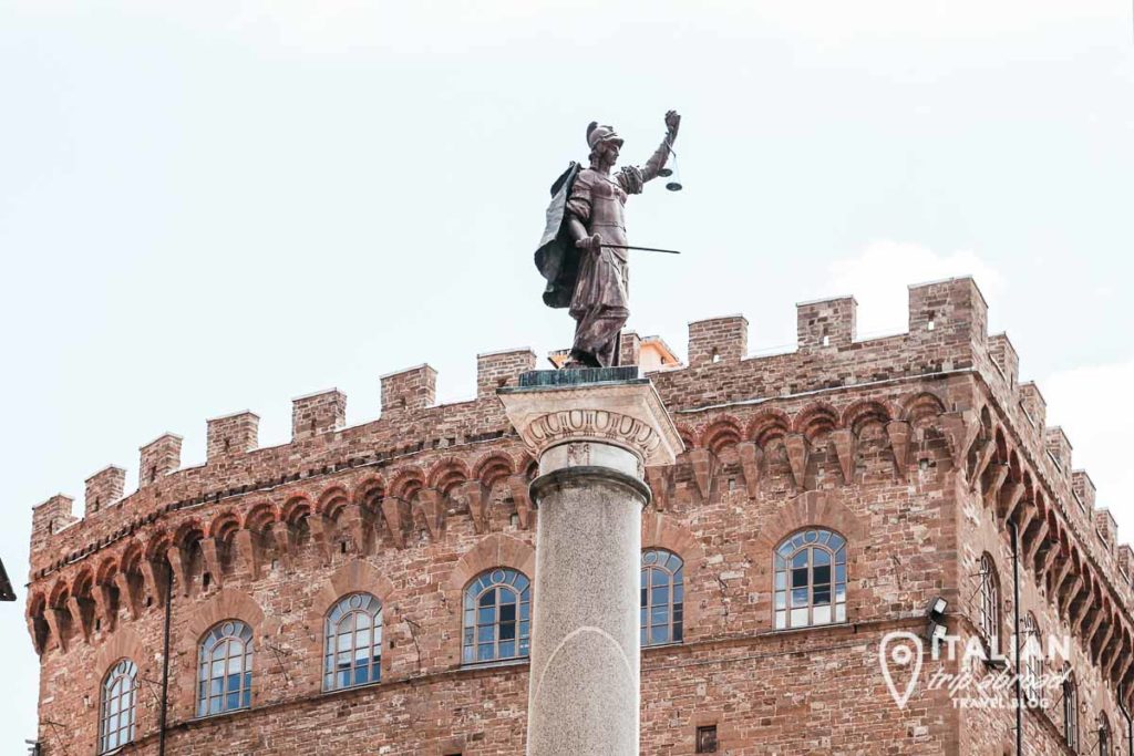 One day in Florence Itinerary | A guide of Florence in 24 hours, main attractions and how to skip the line. 17 Palazzo Vecchio - Florence Italy - Good photo spots in Florence