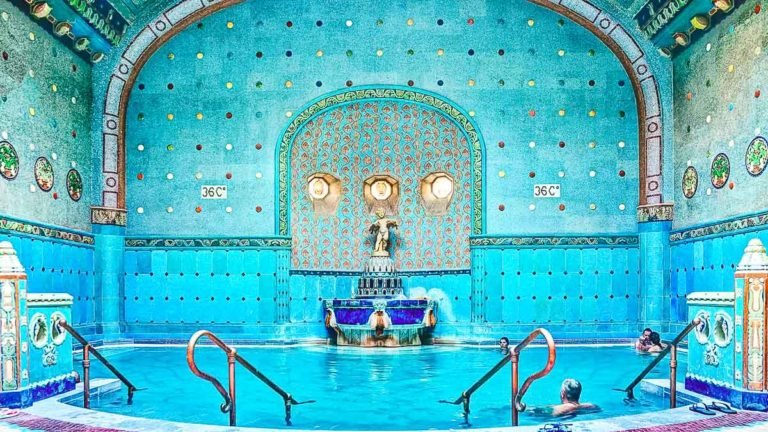 The amazing majolica of the Gellért Spa of Budapest