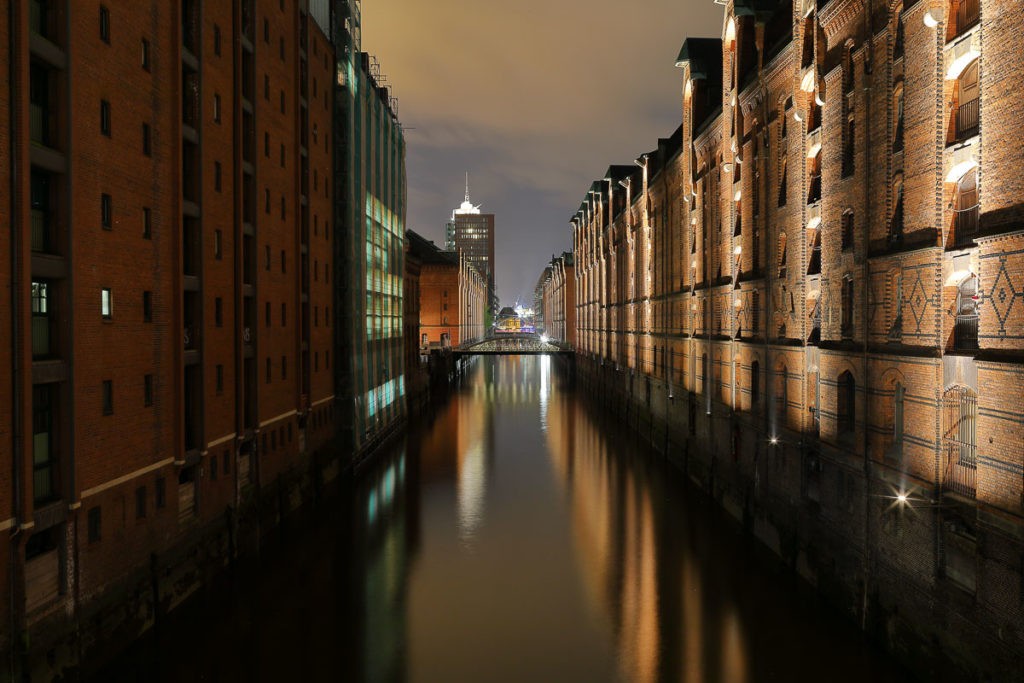 Berlin or Hamburg. Which city is the best for travellers? 2 Hamburg Canals at night - View of the Unesco World Heritage site in Hamburg