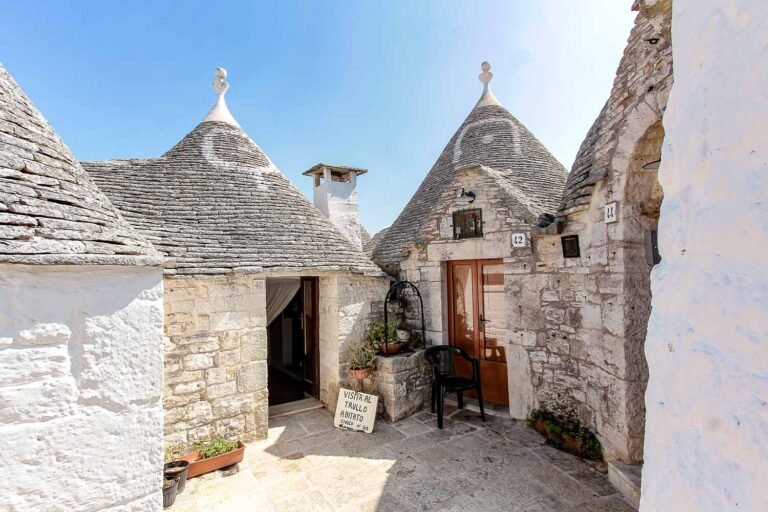 Visit the Trullo Abitato of Alberobello - Discover how is the life inside a Trullo