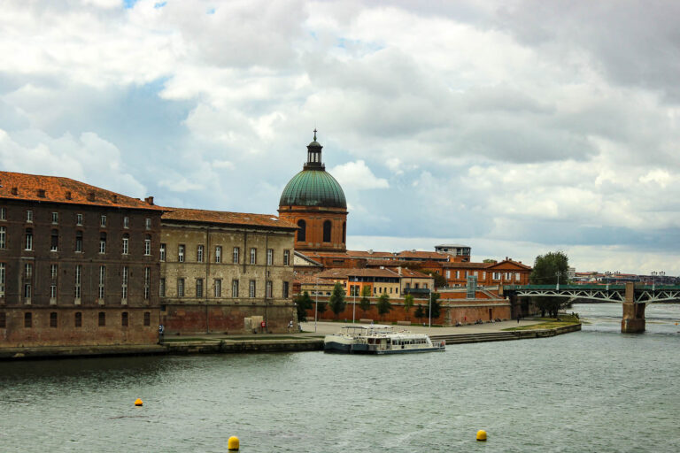 Why visit Toulouse? View of La Garonne Riverside of Toulouse - How to spend one day in Toulouse