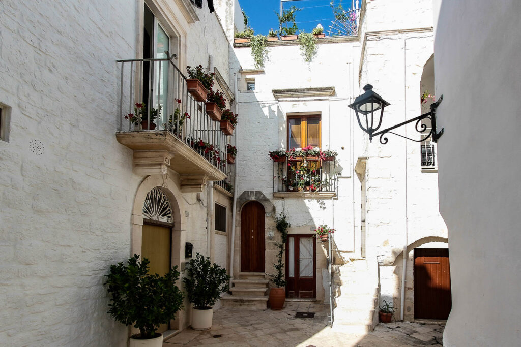 A detailed guide to Locorotondo, Puglia Italy | Top 10 things to do in Locorotondo 2 the historical city centre of Locorotondo | Amazing things to do in Locorotondo Puglia Italy