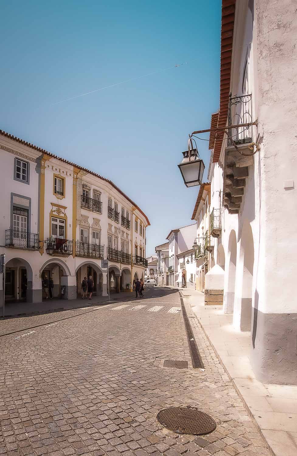 Weekend breaks in Portugal | 10 Perfect locations to visit in Portugal 13 Beautiful pictoresque streets in Evora, Portugal