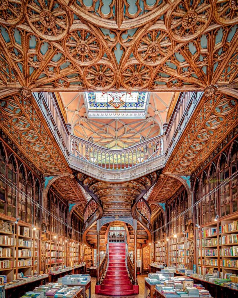 Livraria Lello Porto - How to spend a weekend in Porto