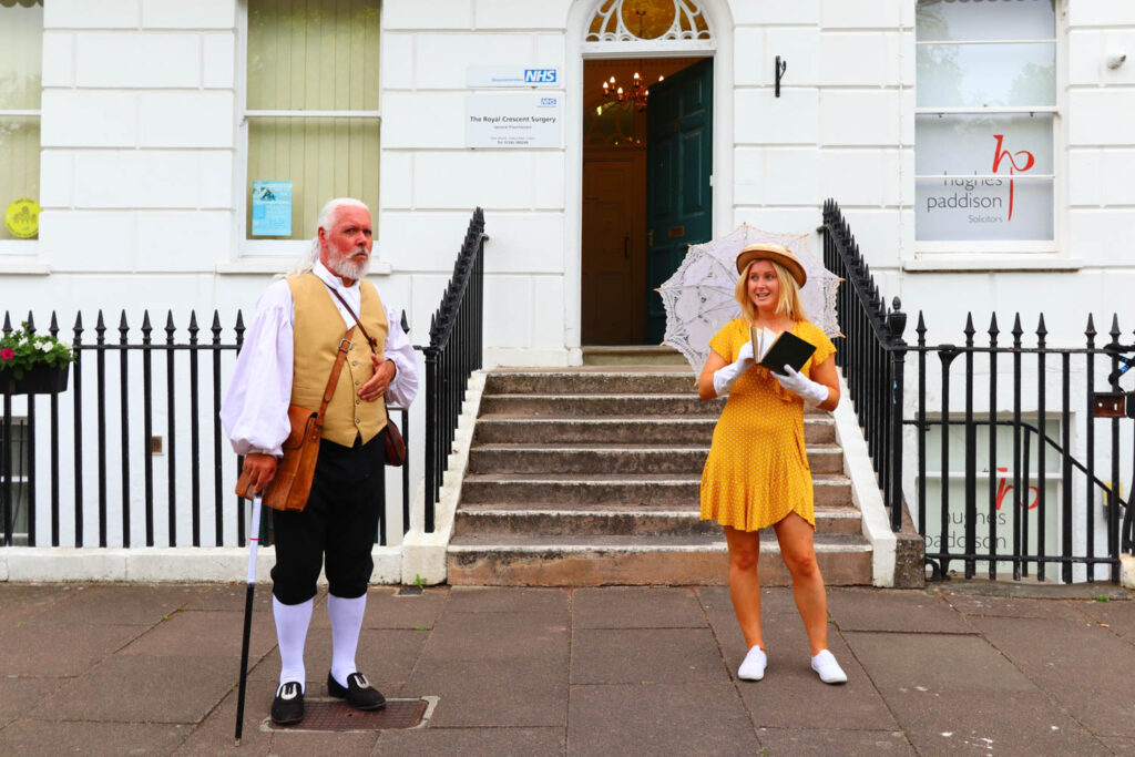 Promenade walking tour around Cheltenham town