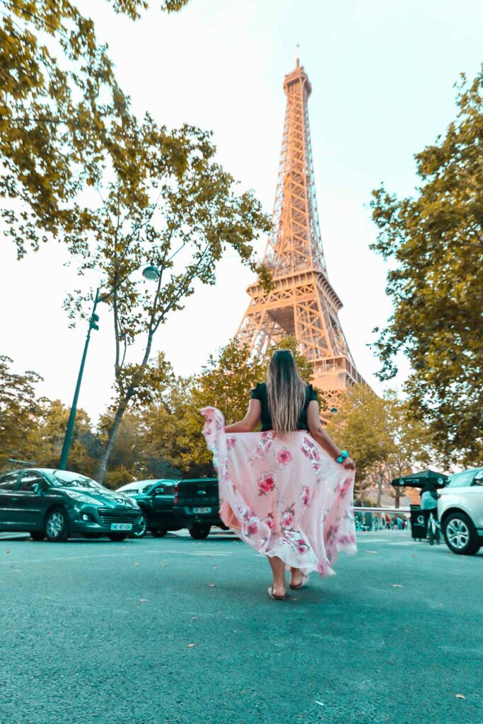 Cute streets where to admire the gorgeous Eiffel Towe