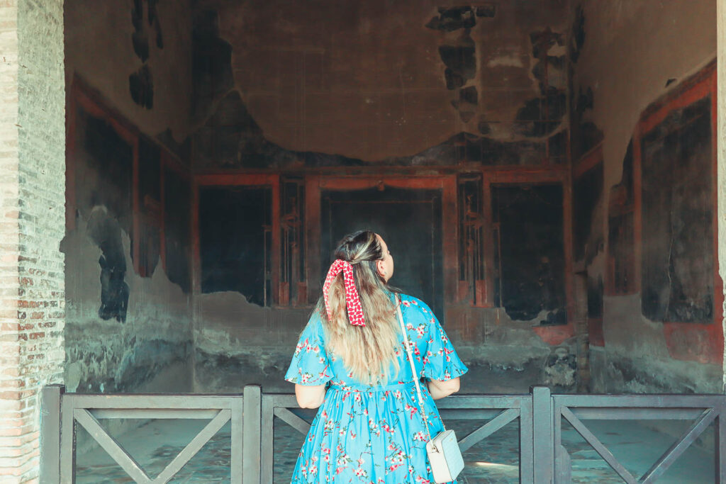 Pompeii vs Herculaneum | Everything you need to know 6 Bimba admiring Herculaneum ruins