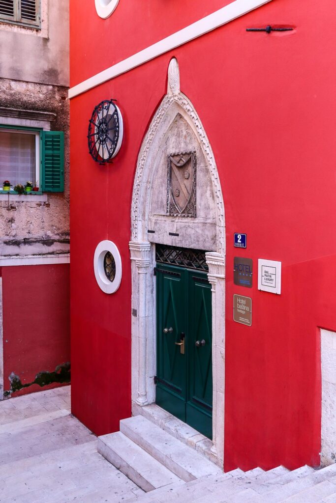Sibenik houses in the old town - Sibenik travel guide