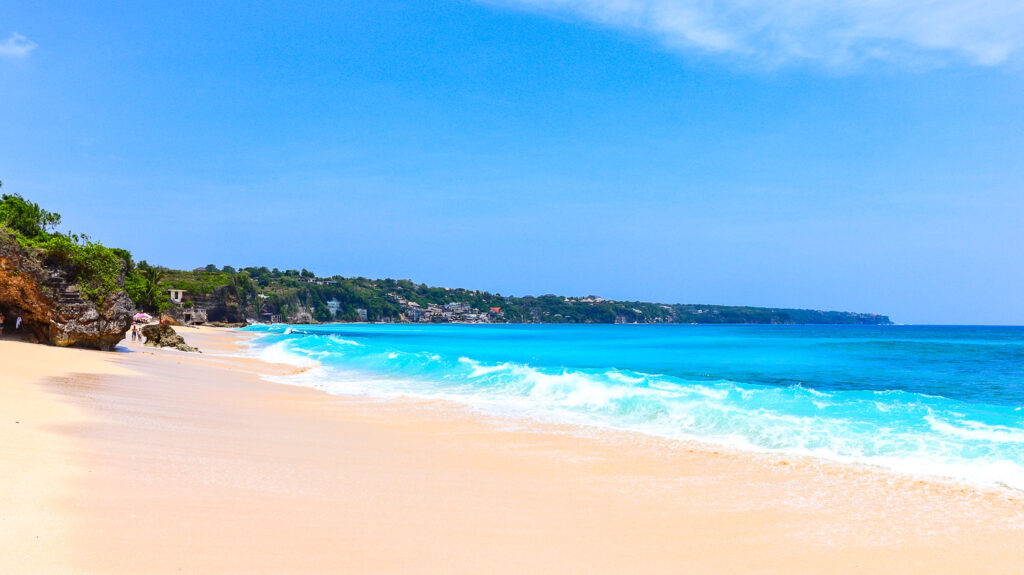 Is Bali worth visiting? An honest overview of pros and cons of visiting Bali 14 Uluwatu instagram-worthy beaches