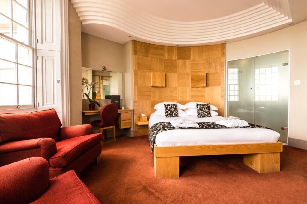 10 Fantastic Brighton seafront hotels to spend a weekend away. 6 Drakes hotel rooms in Brighton sea side - The best on a budget hotel nearby london