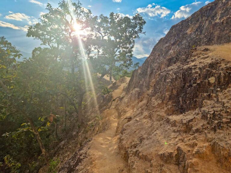 Pai Canyon narrow path - Best hikes in Thailand