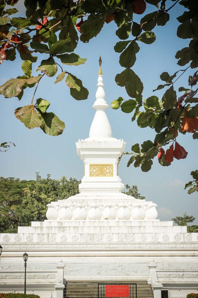 Best time to visit Laos | Weather, Festivals and Tips for visiting Laos 11 Beautiful temples in Vientiane Laos - Revolution Memorial Tower