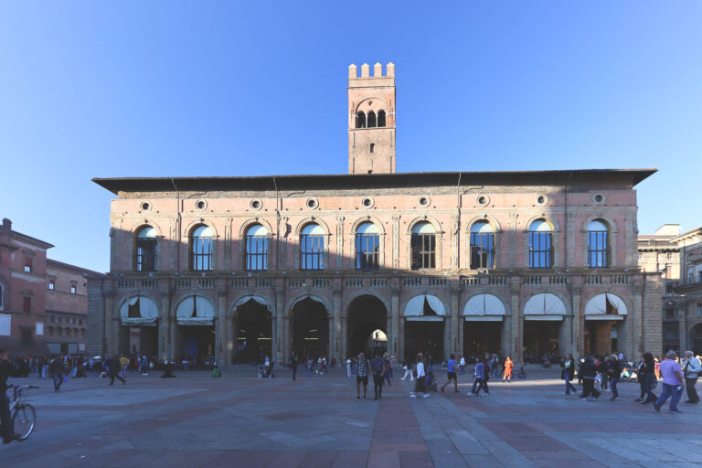 Piazza Maggiore - Main landmarks in Bologna