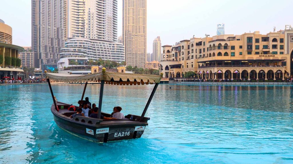 Dubai gondola at Dubai Mall - Is Dubai worth visiting? Discover all the reasons why visit Dubai