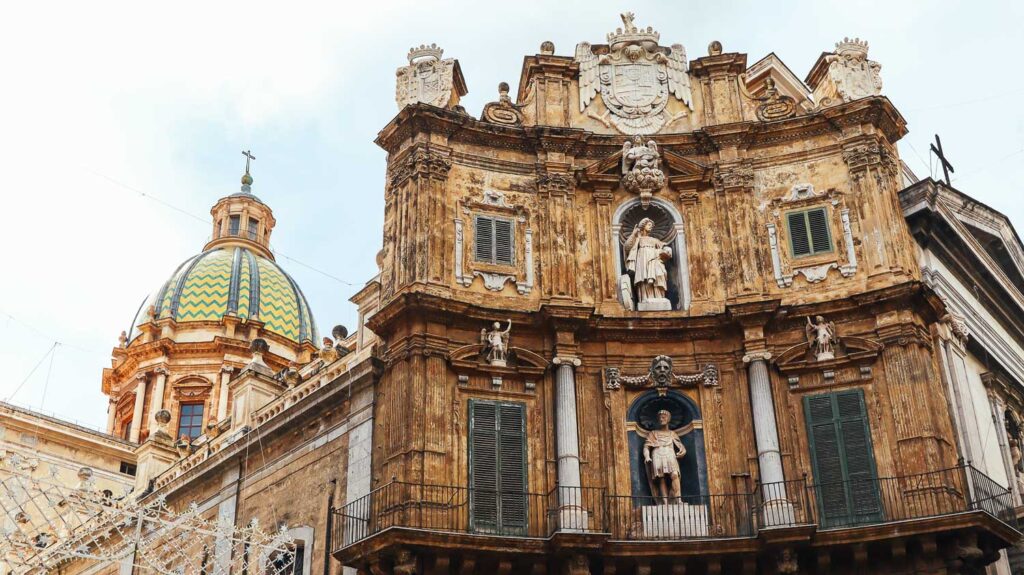 Palermo Quattro canti is the crossing street between the four old towns that united to create the most powerful city in Sicily