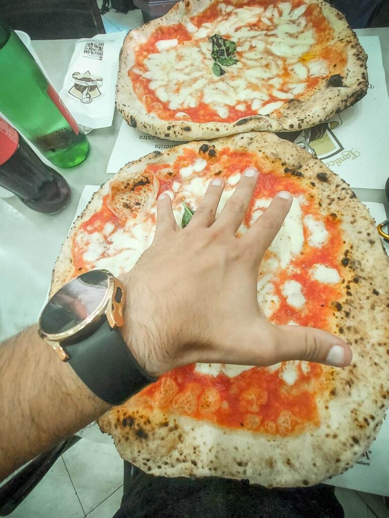 Pizza da Michele - size of margherita pizza in Naples